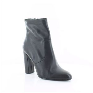 NWOT STEVE MADDEN EDITOR BOOTIE BLACK LEATHER